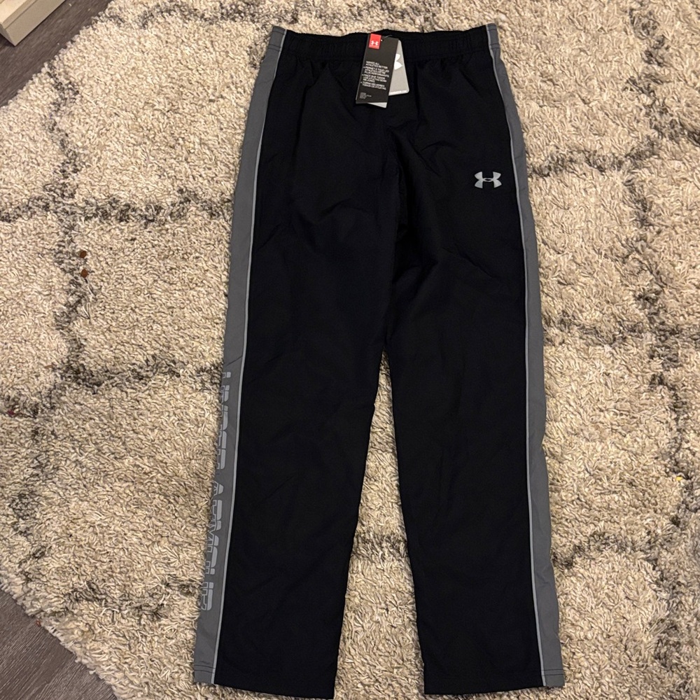 Under Armour boys size large Black Joggers with Gray Trim